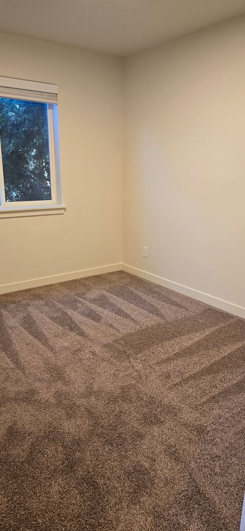 3 beds, 2 baths, 1,075 sqft, $2,050, Unit 213