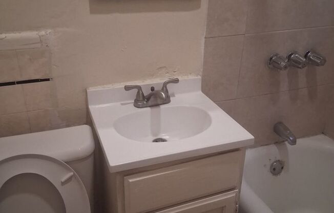 41st Apartments Place