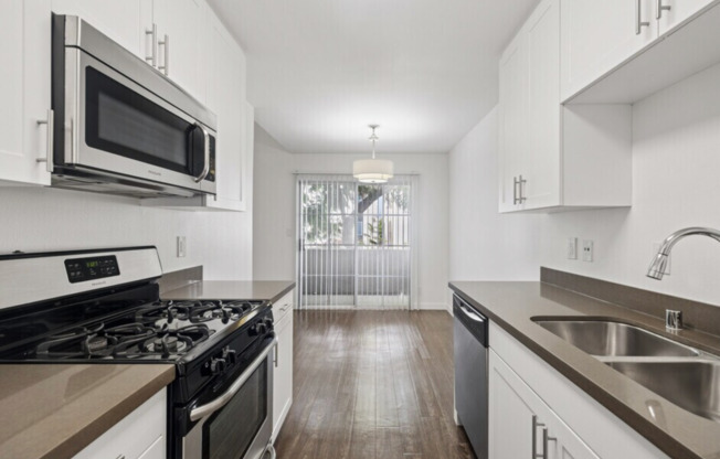 1 bed, 1 bath, 944 sqft, $2,695, Unit 206
