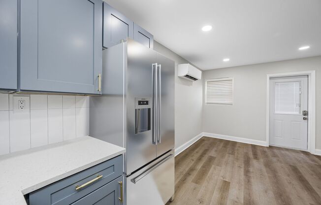 FULLY RENOVATED Davis Islands! Townhouse-Style Apartments, Walk to Everything!