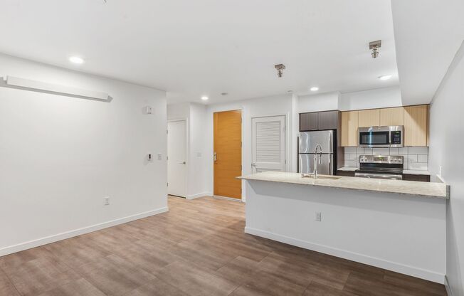 1 bed, 1 bath, 587 sqft, $1,975, Unit 703