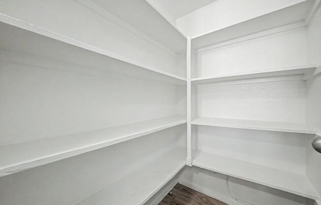 2 beds, 2 baths, 992 sqft, $1,595, Unit 24