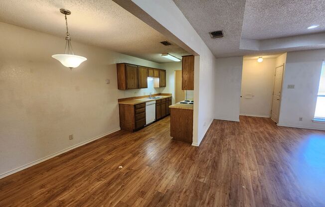 Roomy 2 Bedroom Duplex in Fort Worth