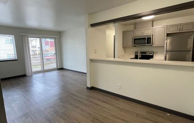 2 beds, 2 baths, $2,295, Unit 309