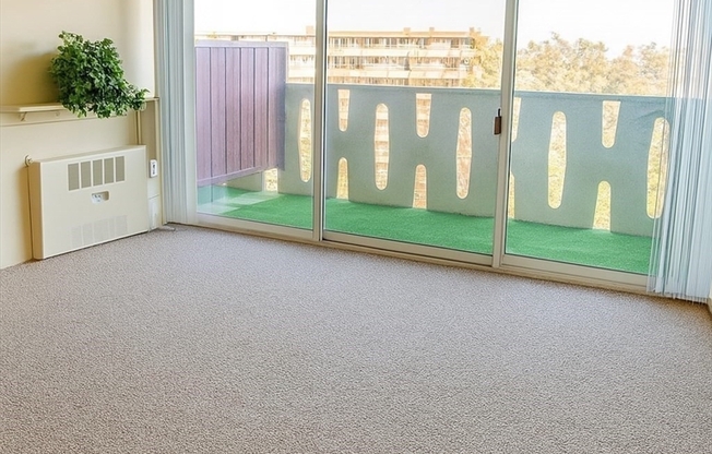 Studio, 1 bath, 350 sqft, $1,880, Unit 738