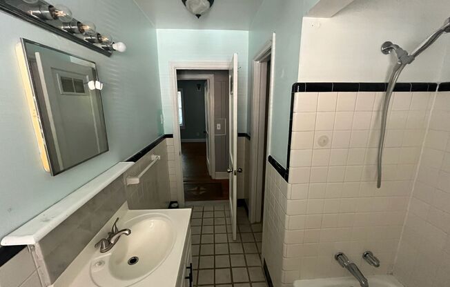 2 beds, 1 bath, $1,000