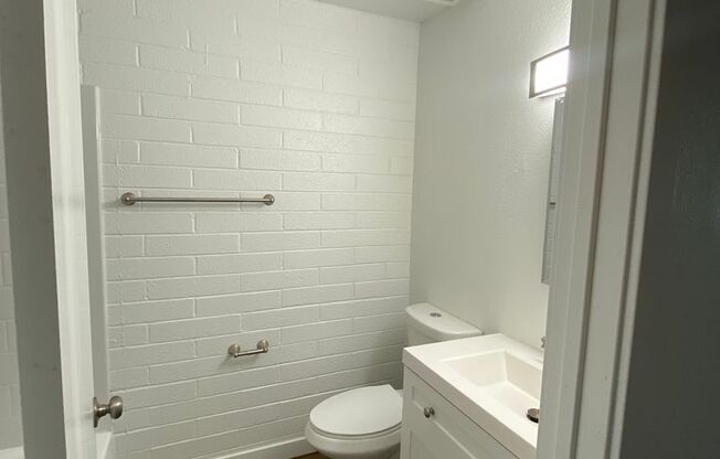 2 beds, 1.5 baths, 980 sqft, $1,200, Unit 6838-5