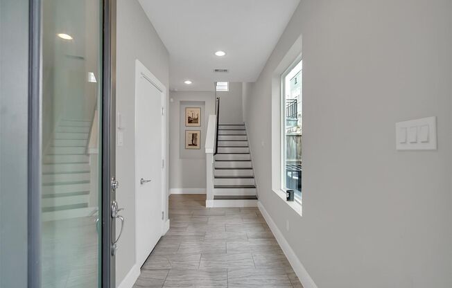 Stunning Like New Townhome Close to Med Center!