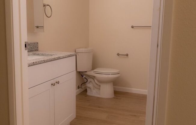 Studio, 1 bath, 570 sqft, $1,525, Unit 105