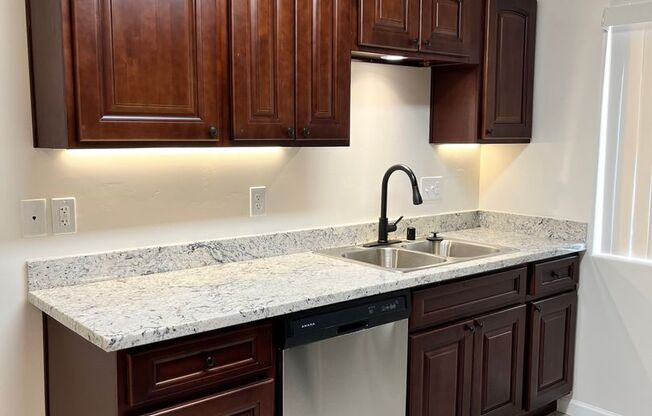 2 beds, 1 bath, 918 sqft, $2,999, Unit 031