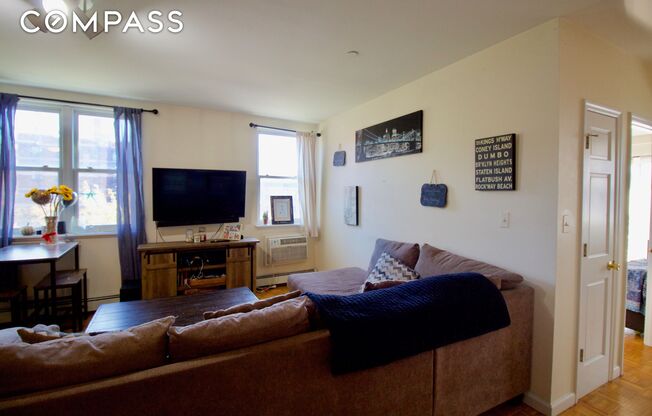 2 beds, 1 bath, $3,600, Unit 4A