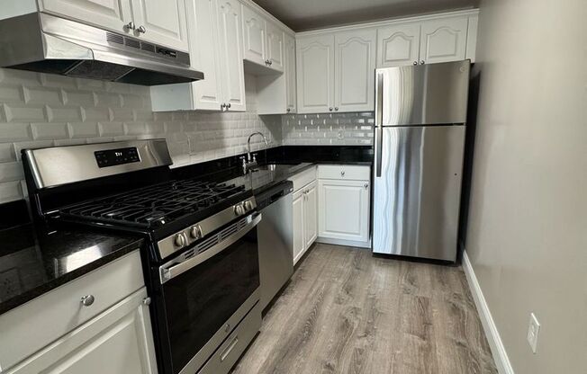 2 beds, 1 bath, 680 sqft, $2,425, Unit 23-38