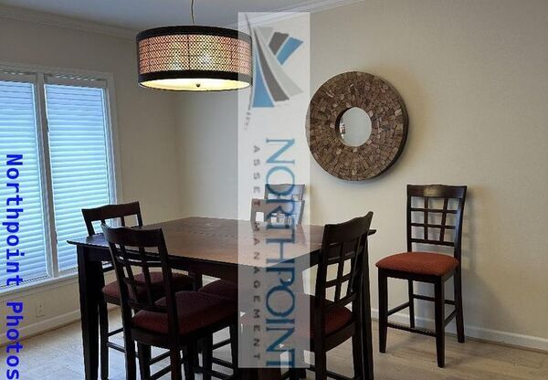 17 IVY RDG NE