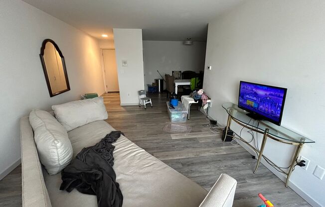 2 beds, 1 bath, $1,395, Unit 218