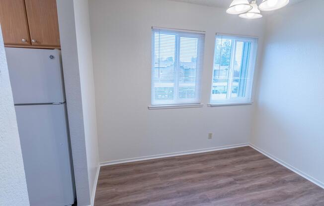 2 beds, 2 baths, 945 sqft, $1,595