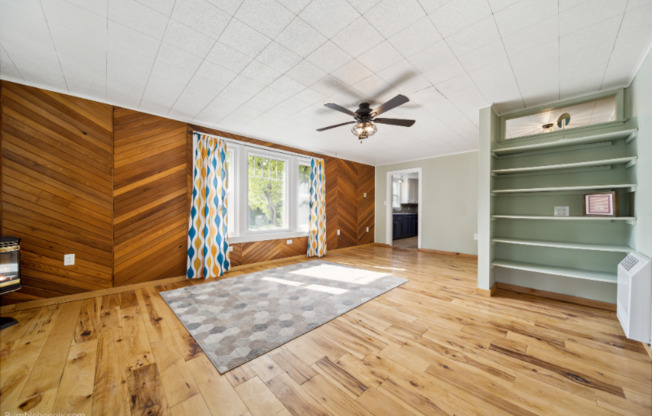 101 E MILLER AVE