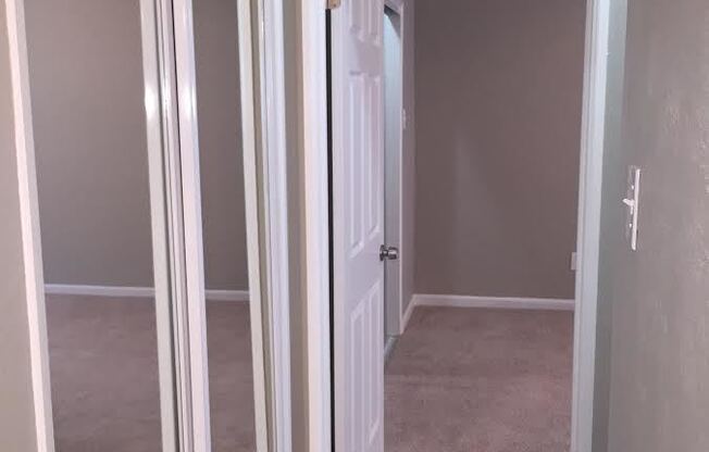 1 bed, 1 bath, 755 sqft, $925, Unit 19