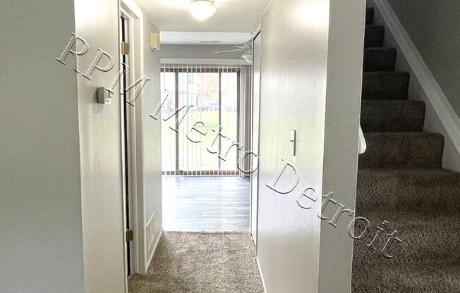 MOVE-IN READY SOUTHFIELD CONDO