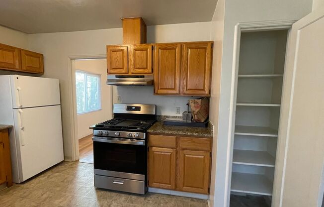 4 beds, 1 bath, $4,350