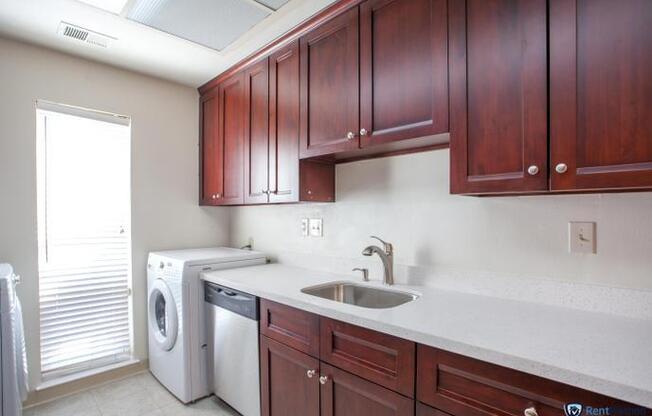 Nicely Upgraded 2 Bedroom 2 Bathroom Condo Available Now!