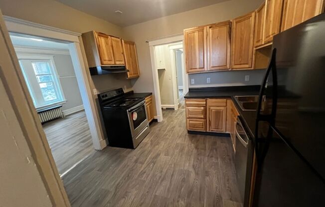 3 beds, 1 bath, 1,368 sqft, $1,800