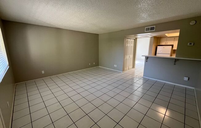 Clean, Minimalist One Bedroom Apartment w/ Washer-Dryer - $0 Move in Special!