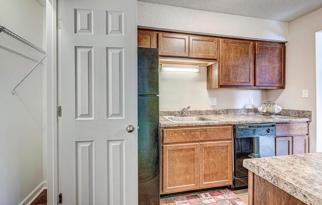 2 beds, 2 baths, 988 sqft, $1,424