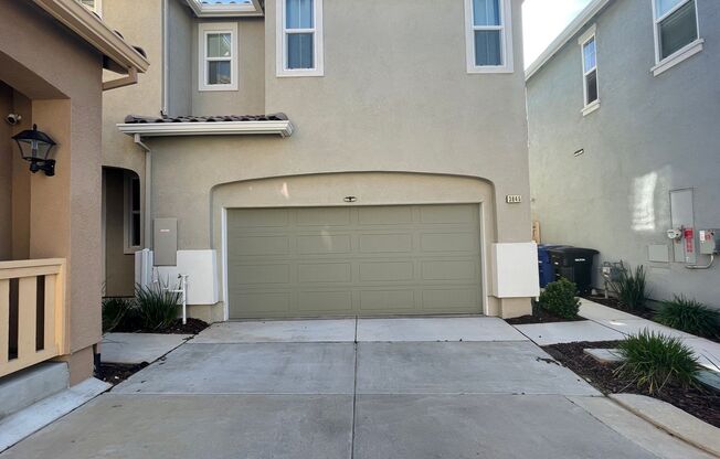 3845 LOOKOUT DR