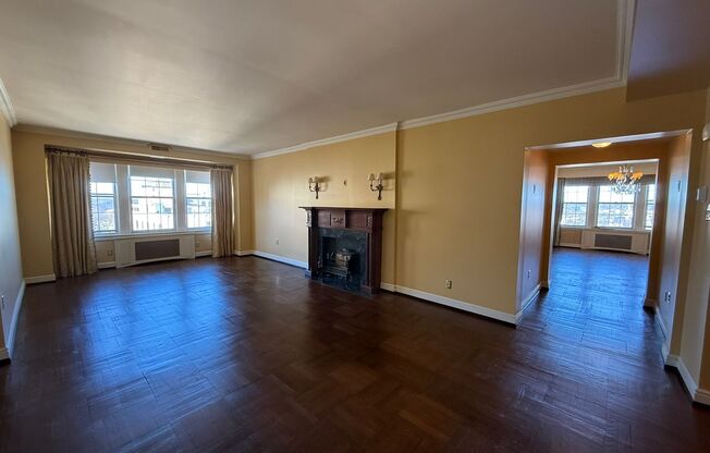 3 beds, 2 baths, 1,952 sqft, $3,200, Unit Royal York 916
