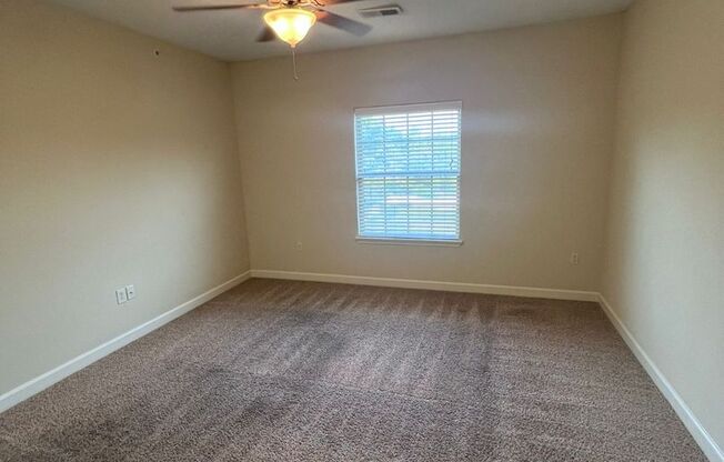 2 beds, 1 bath, 862 sqft, $1,055, Unit 413-201