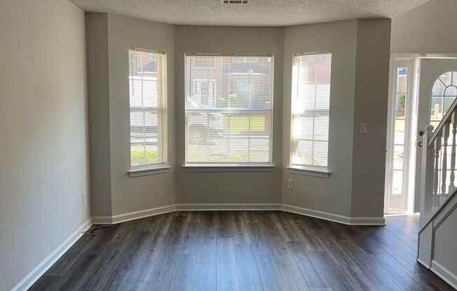 5 beds, 3 baths, $2,575