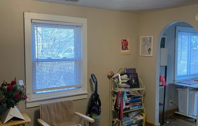 One bedroom, One bath duplex: Maple Heights! Available August 2026!!