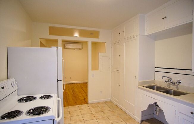 Paris on Mississippi! Fabulous 1Bdr Ready Soon!