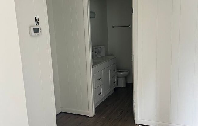 2 beds, 1 bath, $1,400, Unit 2