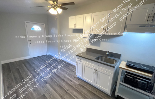 811 E 9 ST