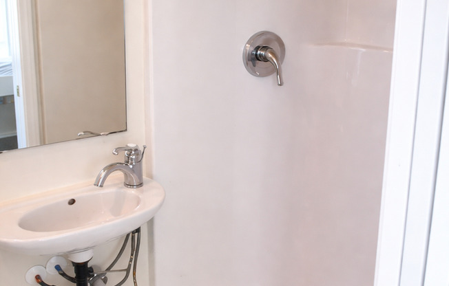 Videré - Courtyard Studios on Cap Hill!