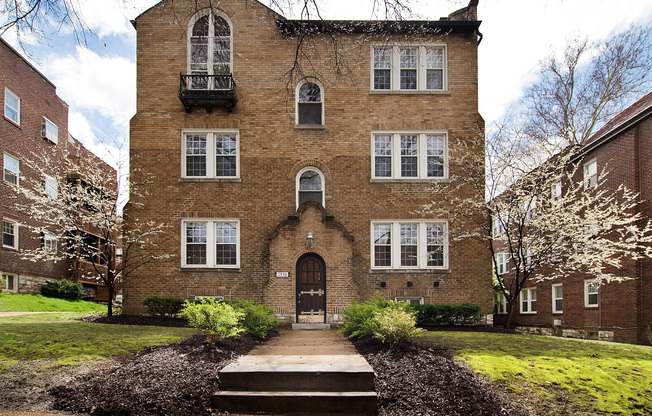 (202) 7536 Byron Place