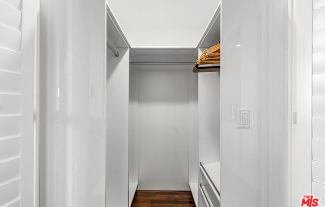 1 bed, 2 baths, 1,120 sqft, $6,000, Unit 36F