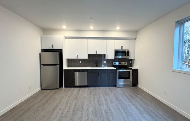 1 bed, 1 bath, 420 sqft, $1,550, Unit 11