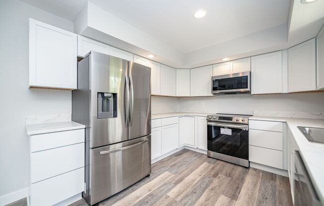 GEORGETOWN Duplex - SW Columbia – 3 Bed, 3 Bath  (Utilities set up and included for $1900/mth total)
