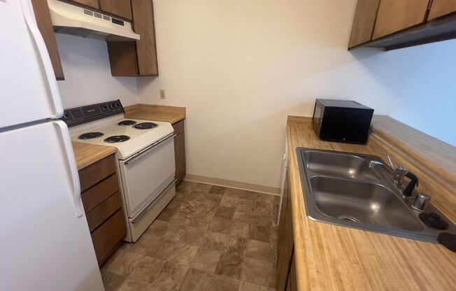 Thoma Holcomb Apartments