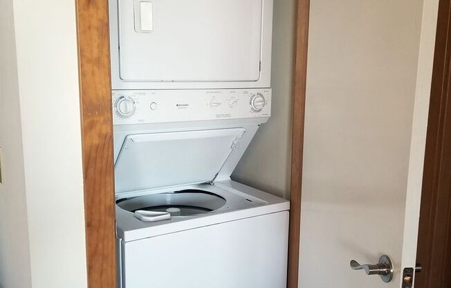 2 beds, 2 baths, 1,025 sqft, $1,900, Unit 504