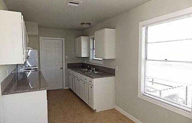 3 bed / 1 bath home in South Houston - Move in Ready!