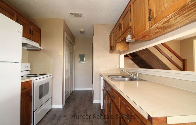 2 beds, 1.5 baths, $795