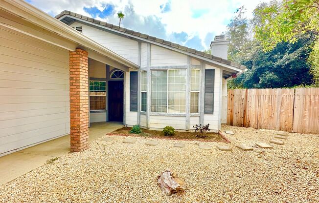 Wonderful Single Story Home on Quiet cul-de-sac location and neighborhood, just minutes to downtown Fallbrook!