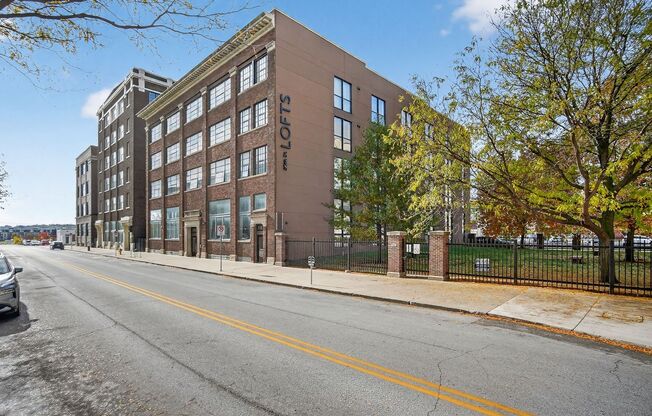 Studio, 1 bath, 610 sqft, $1,050, Unit 112-408