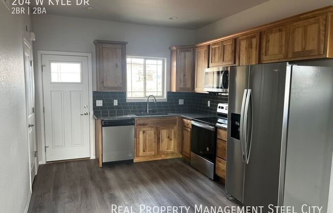 204 W KYLE DR