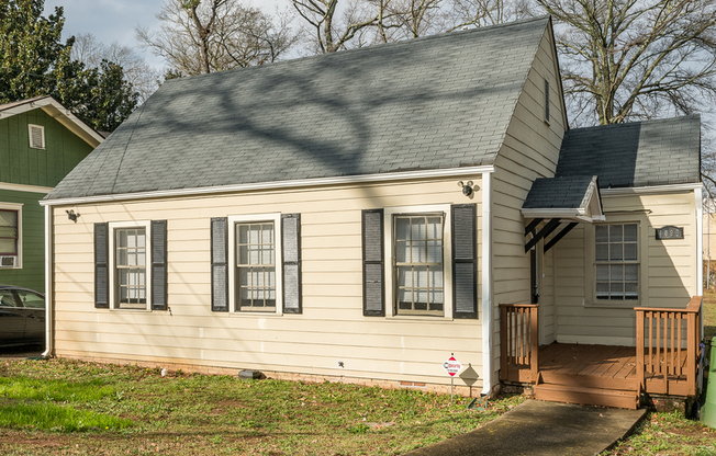 1095 DECKNER AVE SW