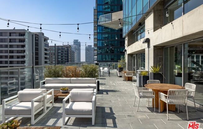 705 W 9th ST