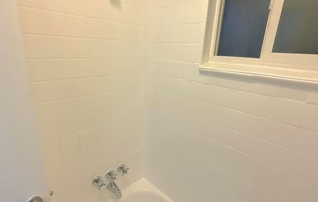 1 bed, 1 bath, 620 sqft, $1,299, Unit 201